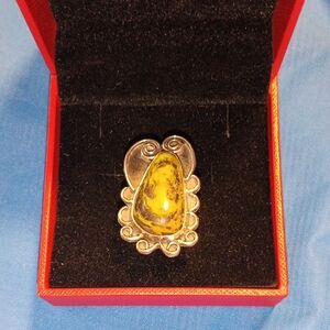 Elegant Silver Ring with Yellow Stone